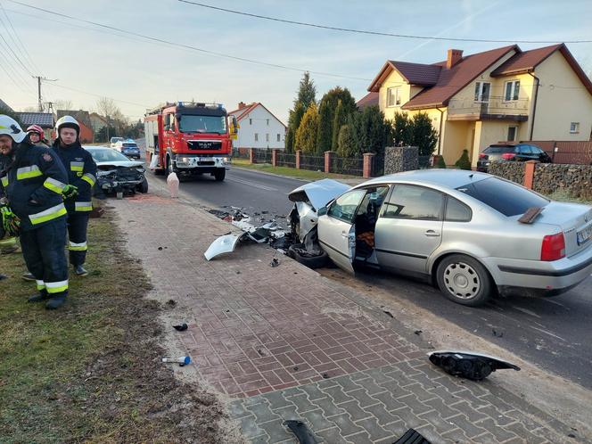 Wypadek w Ambrożowie! Zderzyły się trzy auta, ruch odbywa się wahadłowo