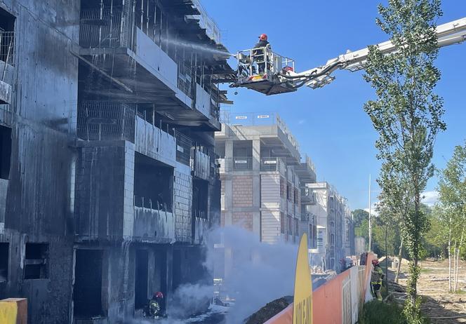 Dwa pożary na Mokotowie i Żeraniu. W ogniu stanęły budynki