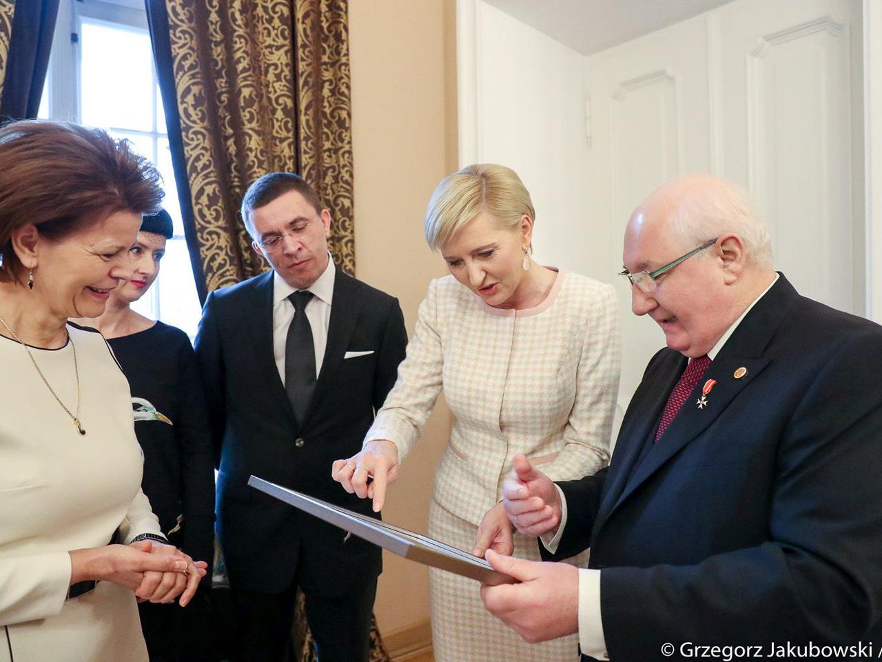 Wiadomo, kto kupił słynne zdjęcie Agaty Dudy za 200 tys. zł
