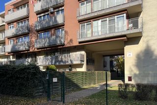 Teligi 26 w Krakowie. Blok z ukrytym balkonem