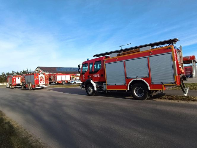 Wjechał do sklepu... samochodem. Wypadek w Oborzyskach Starych koło Kościana