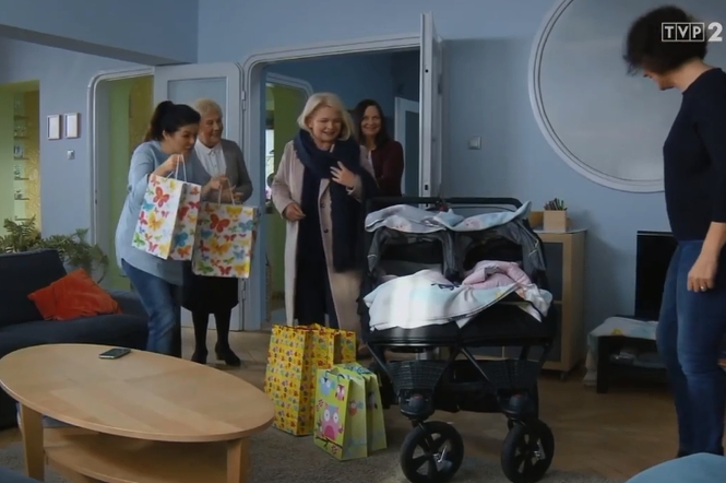 M jak miłość odcinek 1424, Kinga (Katarzyna Cichopek), Barbara (Teresa Lipowska), Marta (Dominika Ostałowska), Teresa (Hanna Mikuć)