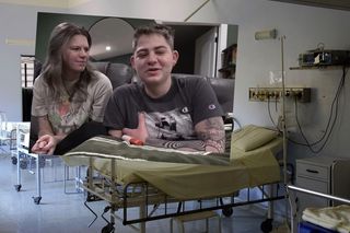 W wypadku ucięło mu pół ciała. Fani bez ogródek pytają go, jak współżyje z żoną