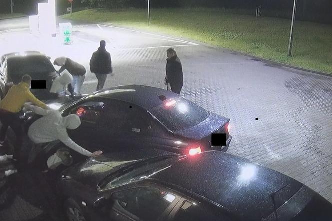 Kompletnie pijany kierowca BMW wjechał w grupę osób na stacji paliw w gminie Rypin
