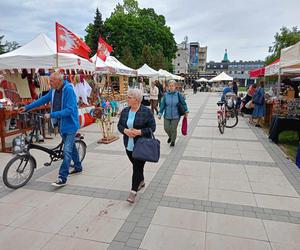 Stoiska wystawców podczas Jarmarku św. Stanisława można odwiedzać w godz. 10.00-18.00 w dn. 10 i 11 maja