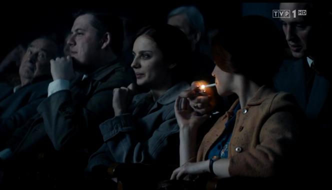 Stulecie Winnych 2 sezon odc. 22. Ania (Weronika Humaj), Mania (Karolina Bacia), Kazimierz (Mateusz Janicki)