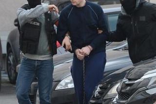 Horror za płotem szkoły. Syn skatował rodziców na oczach rodzeństwa. Zabił, bo mówili mu, że się nie uczy