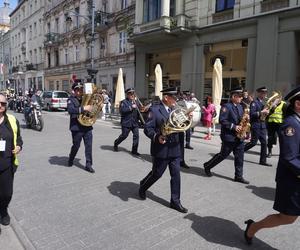 Pochód Juwenaliowy Łódzkich Uczelni. Studenci przejęli Łódź! [ZDJĘCIA]