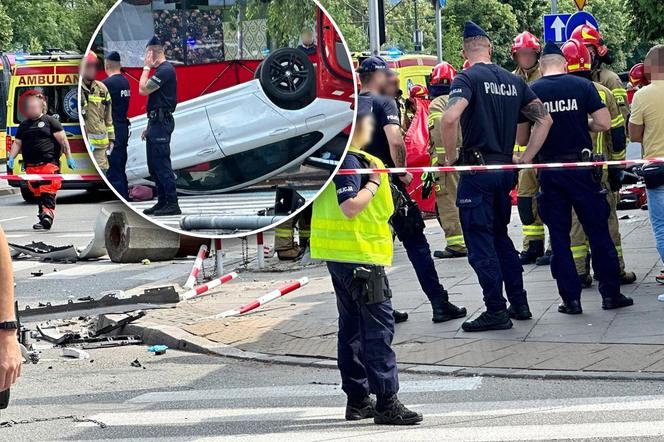 Wypadek na Mokotowie. Auto dachowało i wpadło w grupę ludzi! Są ciężko ranni