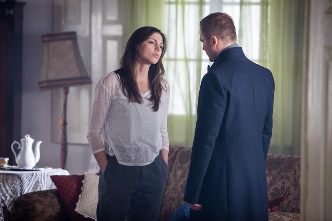 To nie koniec świata 2 sezon odcinek 22. Anka (Karolina Gorczyca), Paweł (Krystian Wieczorek)