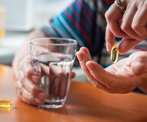 Łatwo je zlekceważyć, a konsekwencje mogą być opłakane. Oto objawy przedawkowania witaminy D