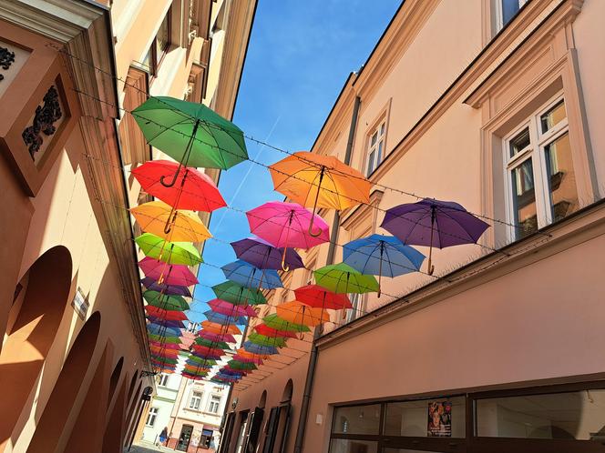 Tarnowskie Umbrella Sky na ul. Piekarskiej