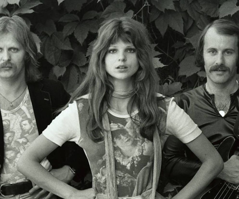 Dwa plus jeden, Elżbieta Dmoch