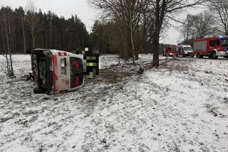 Głęboczyzna. Volkswagen wpadł w poślizg i dachował [ZDJĘCIA]