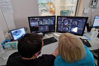 Niezwykłe osiągnięcie lekarzy z Warszawy. Usunęli z głowy Natanka guza mózgu