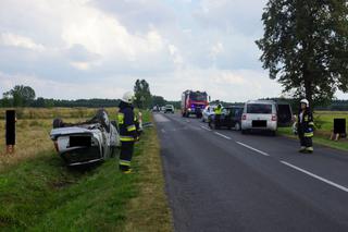 Drogowy KOSZMAR: Kierowca mazdy spowodował kraksę 3 aut i UCIEKŁ! Policja prosi o pomoc! 