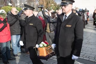 Pogrzeb Piotra Szczęsnego, który podpalił się pod Pałacem Kultury w Warszawie