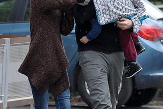 TOMASZ KAROLAK Z RODZINĄ