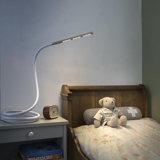 Giętka lampa na biurko