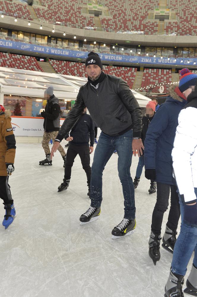 Minister sportu z Marcinem Gortatem na łyżwach