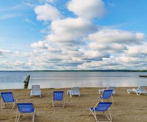 Darmowe leżaki i hamaki na plaży miejskiej w Giżycku. Zobacz zdjęcia