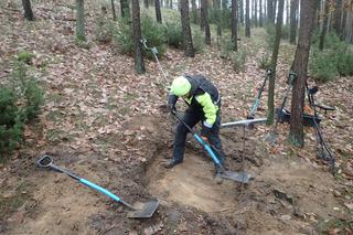 Szukali zabytków w lesie, znaleźli ludzkie szczątki!