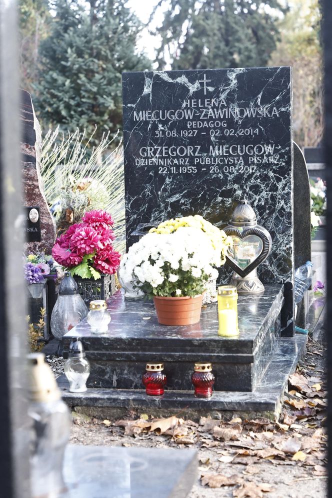 Tak wyglądają groby Zapasiewicza, Tyma, Kołaczkowskiej, Stoparczyk