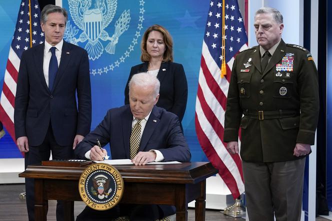 Wojna na Ukrainie. Joe Biden podpisał ustawę przeznaczającą dodatkowe 800 mln dolarów dla Ukrainy