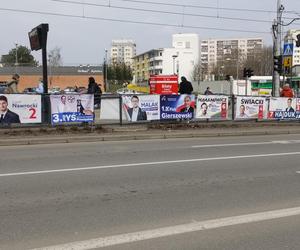 Plakaty na gdańskich ulicach.