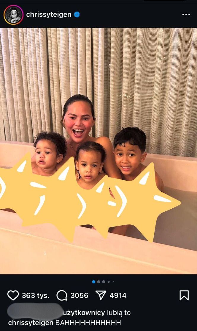 Chrissy Teigen kąpie się z trójką młodszych dzieci