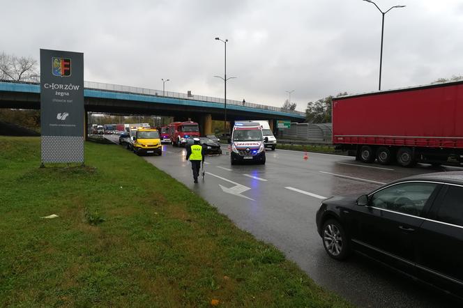 Wypadek na DTŚ w Katowicach. Zderzyły się dwa samochody. Potężne korki na jezdni w stronę Gliwic