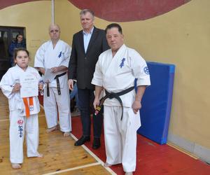 Akademia Karate w Skarżysku. Certyfikaty na wyższe stopnie dla wychowanków klubu