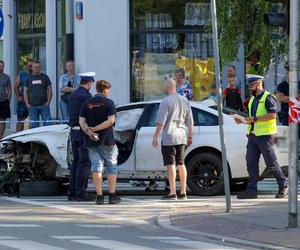 Zderzenie dwóch aut na Mokotowie; jeden z nich wjechał w ludzi