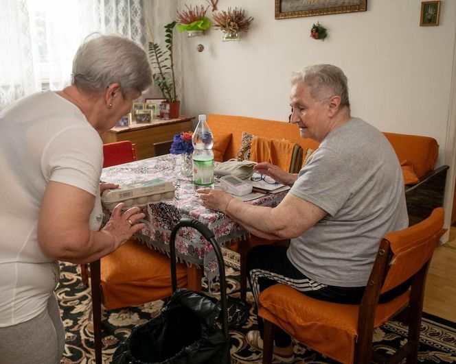 Od lat wspiera schorowaną sąsiadkę w potrzebie. Teraz pani Danuta jest za to wynagradzana