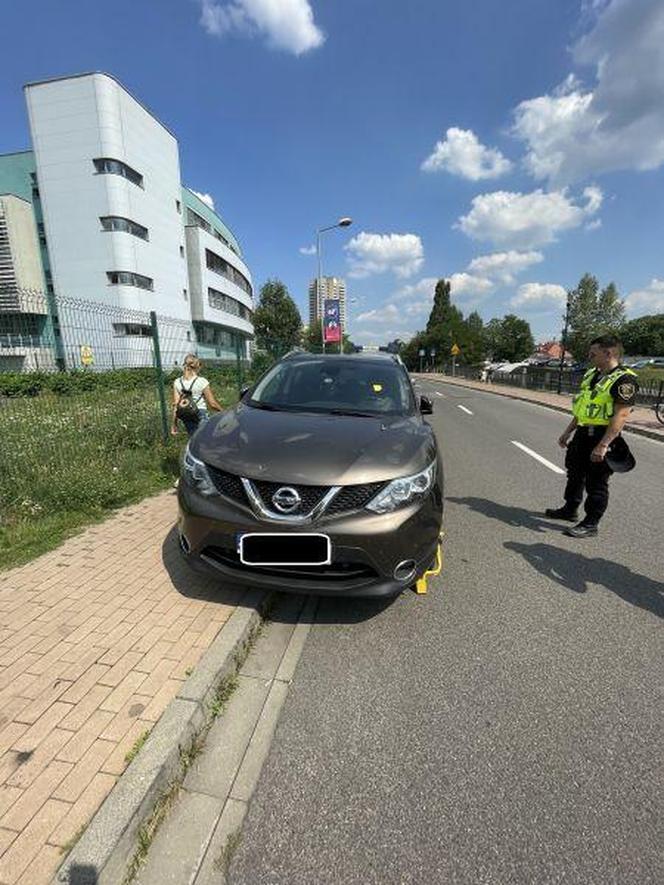 Tak się w Katowicach nie powinno parkować. Kierowcy na cenzurowanym 