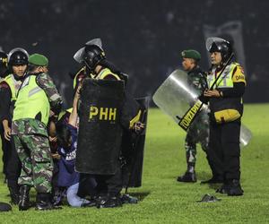 Olbrzymie zamieszki po meczu piłkarskim w Indonezji. Co najmniej 174 osób zginęło [ZDJĘCIA]