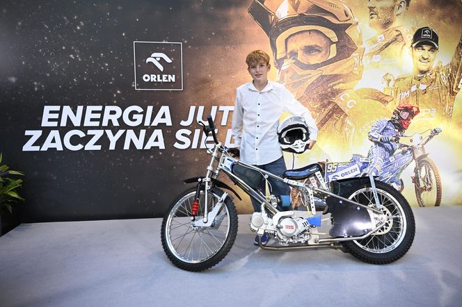 Bartosz Zmarzlik przekazał motocykl 11-letniemu Kubie