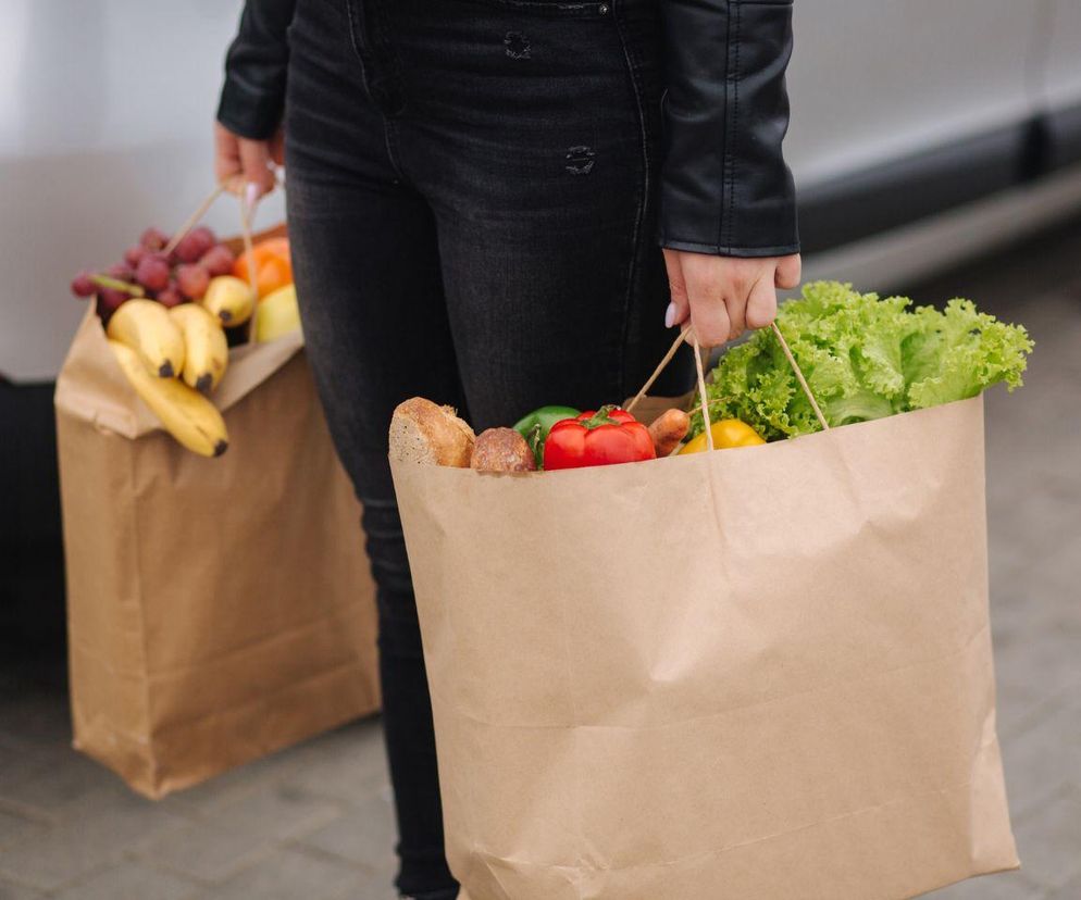  Sklepy otwarte 23.03.2025 - Żabka, Biedronka, Lidl, Auchan, Dino, Carrefour. Do której godziny są czynne?