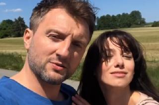 M jak miłość po wakacjach 2023. Ola (Justyna Karłowska) i Bartek (Arkadiusz Smoleński) na planie