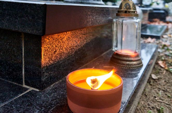 Ekologiczne znicze nagrobne –  te zalewane gliniane i ceramiczne są bardziej eko niż tzw. lampiony