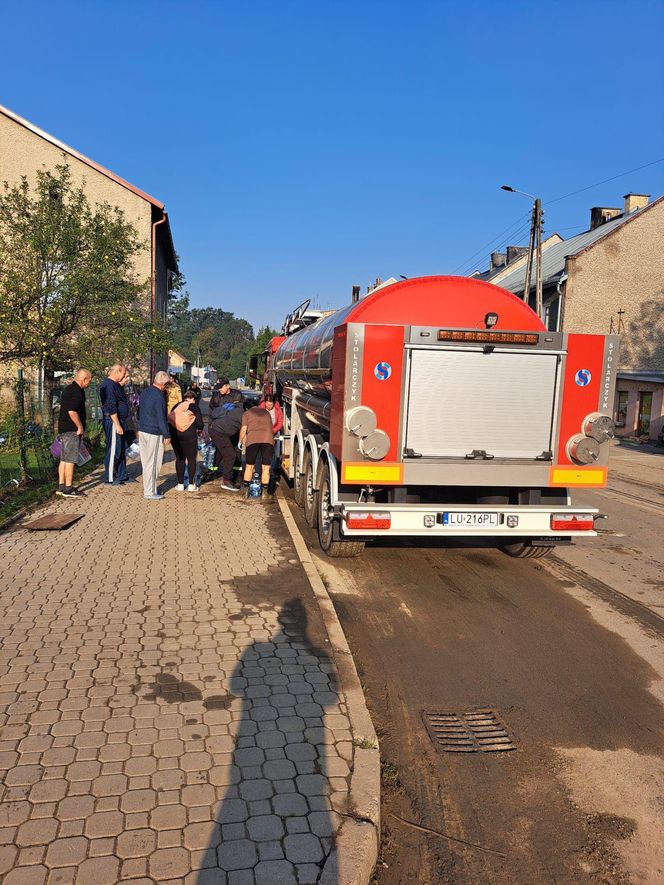 Lubelscy strażacy pomagają powodzianom na różne sposoby