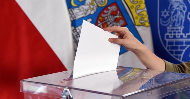 Wybory samorządowe 2024. Kto wygra wybory w Poznaniu? Czy będzie II tura? Tak typują bukmacherzy [ANALIZA]