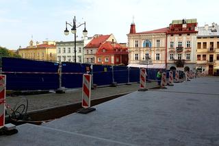 Odsłonięto kolejny fragment płyty przemyskiego Rynku! [ZDJĘCIA]