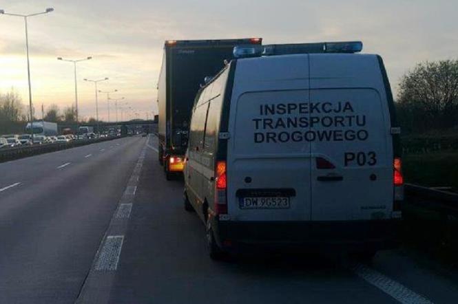 Cofał TIR-em na autostradzie! Inspektrorzy ITD w porę zatrzymali 40-tonowy transport