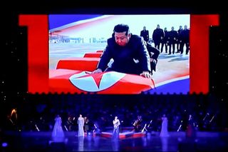 Kim Dzong Un nad trumną żołnierza! Sam wysłał go na wojnę