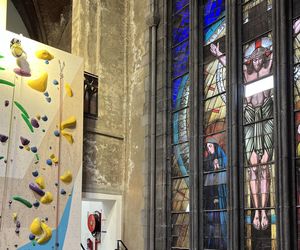 Ścianka wspinaczkowa w kościele św. Antoniego Padewskiego w Brukseli