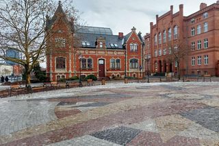 Rybi Rynek w Bydgoszczy stał się pięknym placem. Po dziurawym parkingu nie ma śladu! A to nie koniec zmian!