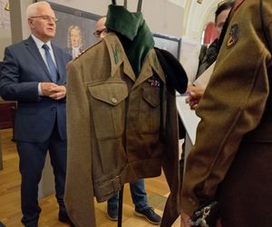Wojenne pamiatki po Antonim Firleju w Muzuem Okręgowym w Lesznie. Był żołnierzem Dywizji Generała Maczka