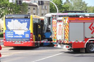  Wypadek we Wrocławiu  Tramwaj zderzył się z autobusem. Są poszkodowani 