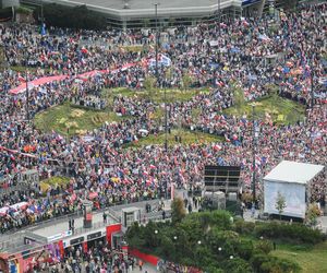 To wyzwanie razy dwa. Kilkanaście tysięcy policjantów na ulicach Warszawy